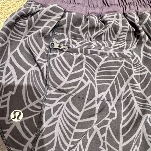 Lululemon Hotty hot shorts - Picture 3 of 3